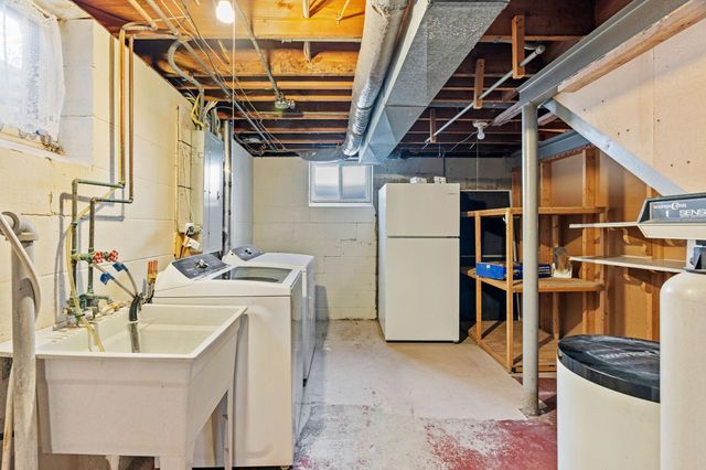 1675 3rd Street E, Saint Paul, MN 55106