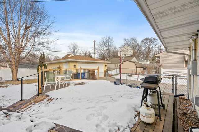 1675 3rd Street E, Saint Paul, MN 55106