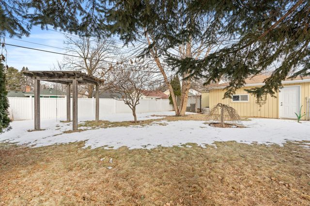 1675 3rd Street E, Saint Paul, MN 55106