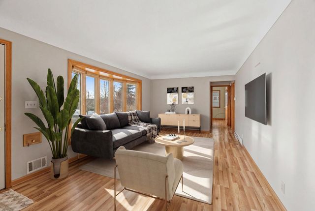 1675 3rd Street E, Saint Paul, MN 55106