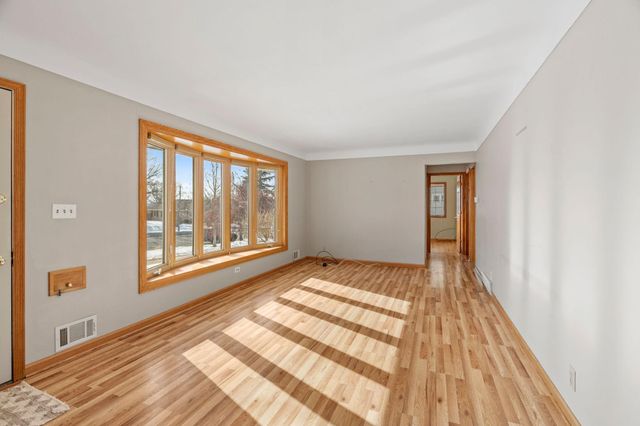 1675 3rd Street E, Saint Paul, MN 55106