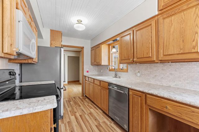 1675 3rd Street E, Saint Paul, MN 55106