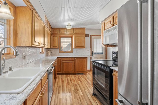 1675 3rd Street E, Saint Paul, MN 55106