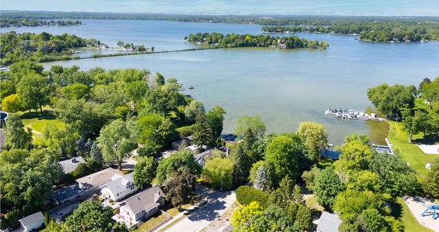 904 W Labelle AVENUE, Oconomowoc, WI 53066