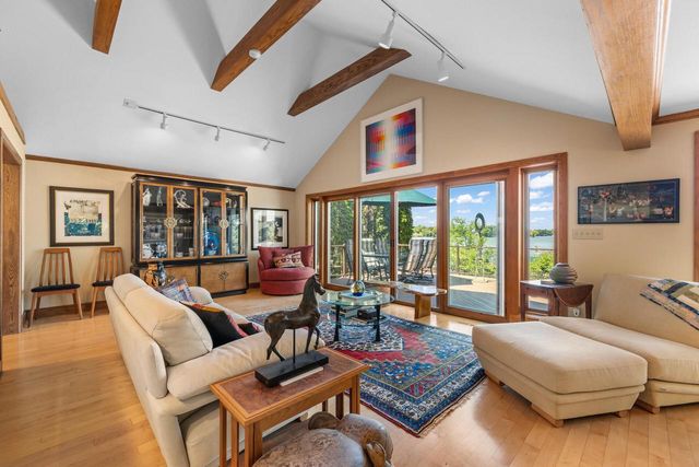 904 W Labelle AVENUE, Oconomowoc, WI 53066