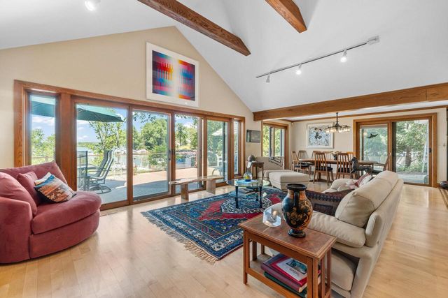 904 W Labelle AVENUE, Oconomowoc, WI 53066