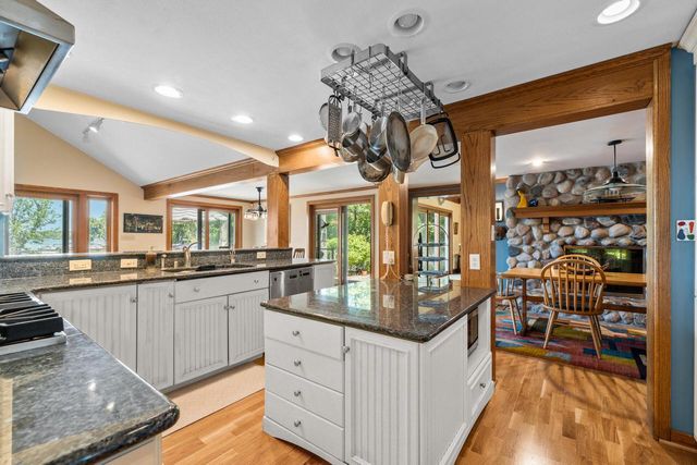904 W Labelle AVENUE, Oconomowoc, WI 53066