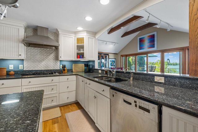 904 W Labelle AVENUE, Oconomowoc, WI 53066