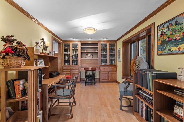 904 W Labelle AVENUE, Oconomowoc, WI 53066
