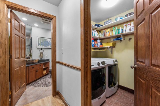 904 W Labelle AVENUE, Oconomowoc, WI 53066