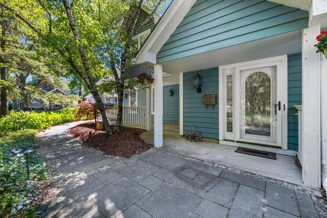 904 W Labelle AVENUE, Oconomowoc, WI 53066