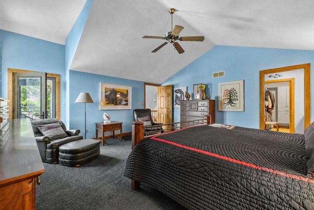 904 W Labelle AVENUE, Oconomowoc, WI 53066