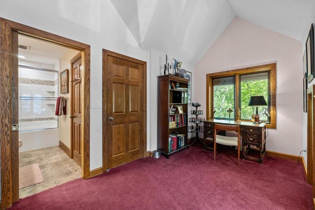 904 W Labelle AVENUE, Oconomowoc, WI 53066