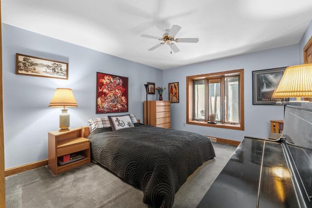 904 W Labelle AVENUE, Oconomowoc, WI 53066