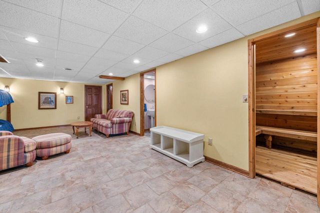 904 W Labelle AVENUE, Oconomowoc, WI 53066