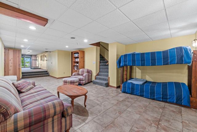 904 W Labelle AVENUE, Oconomowoc, WI 53066