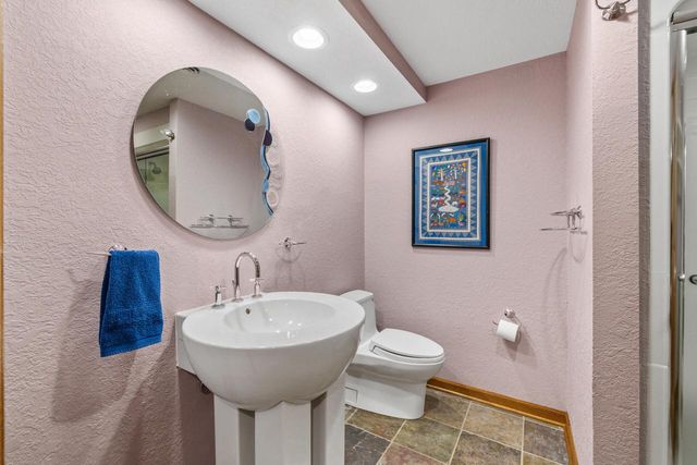 904 W Labelle AVENUE, Oconomowoc, WI 53066