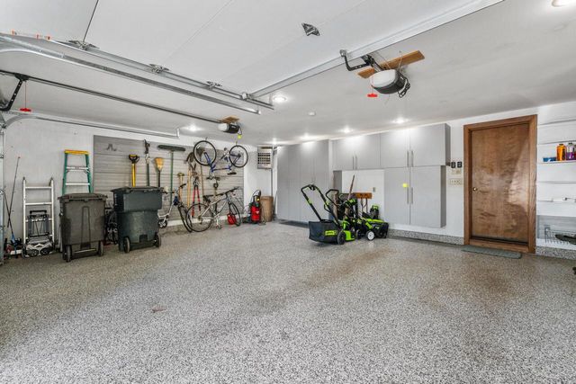 904 W Labelle AVENUE, Oconomowoc, WI 53066