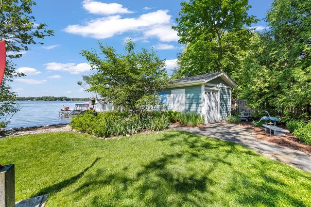 904 W Labelle AVENUE, Oconomowoc, WI 53066