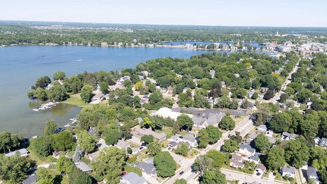904 W Labelle AVENUE, Oconomowoc, WI 53066