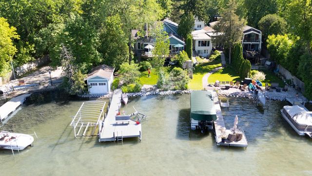 904 W Labelle AVENUE, Oconomowoc, WI 53066