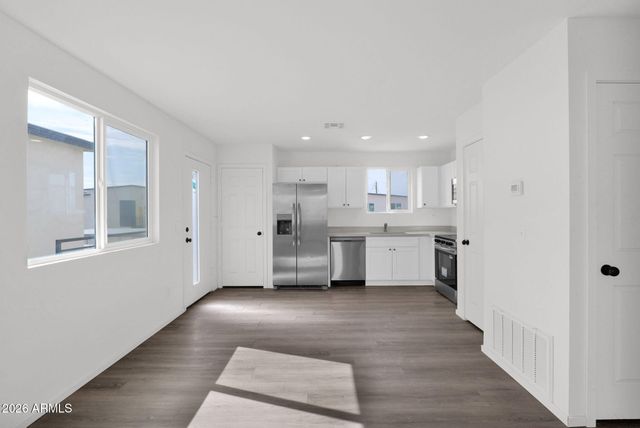 4037 S 12th Street, Phoenix, AZ 85040