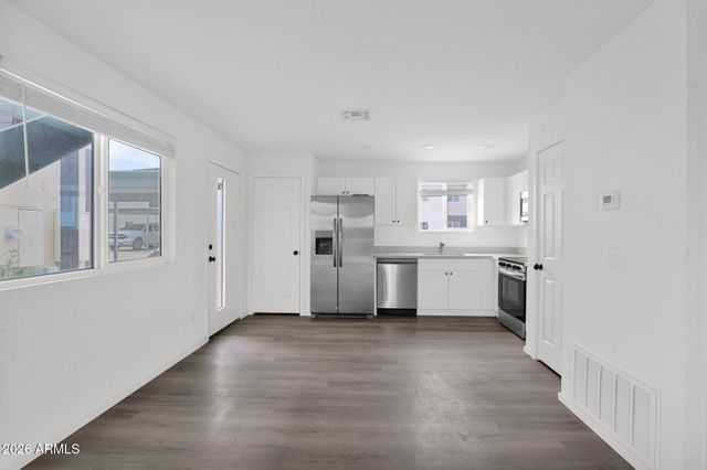 4037 S 12th Street, Phoenix, AZ 85040
