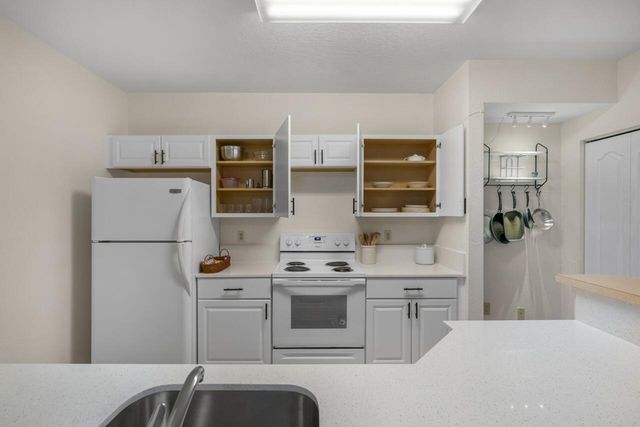 106 SW Peacock Blvd Apt 4-102 St, Port St Lucie, FL 34986