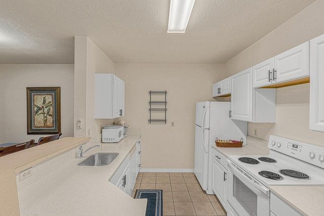 106 SW Peacock Blvd Apt 4-102 St, Port St Lucie, FL 34986