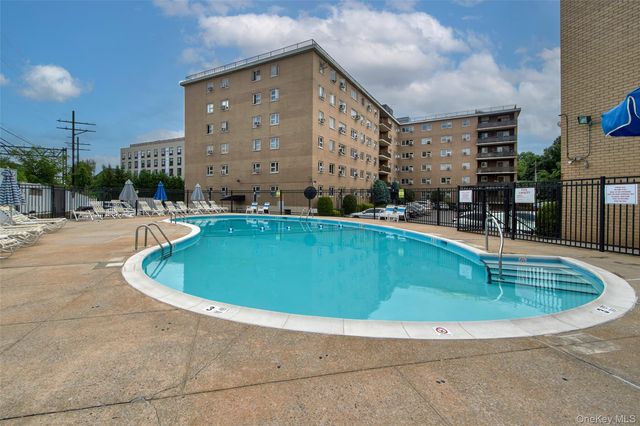 480 Halstead Avenue 4V, Harrison, NY 10528