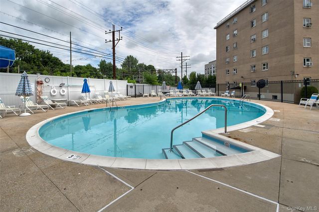 480 Halstead Avenue 4V, Harrison, NY 10528