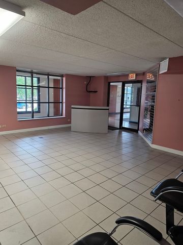 5441 N East River Road RETAIL, Chicago, IL 60656