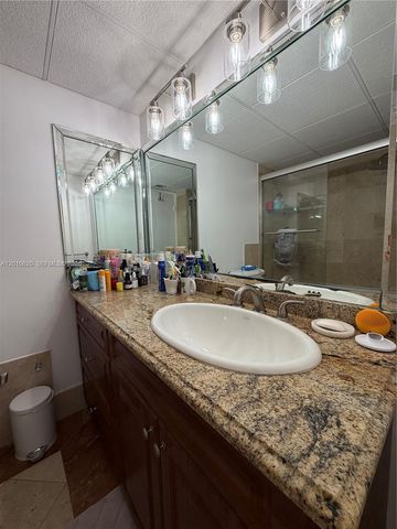 18061 Biscayne Blvd 601, Aventura, FL 33160