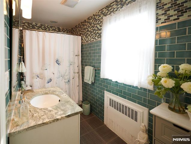 274 Englewood Avenue, Teaneck, NJ 07666