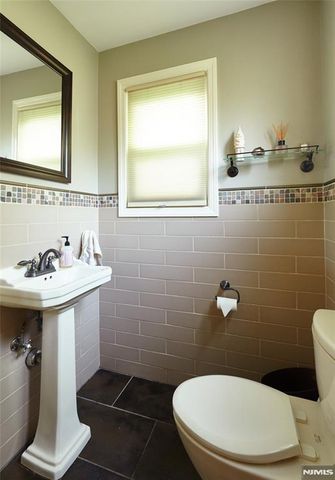 274 Englewood Avenue, Teaneck, NJ 07666