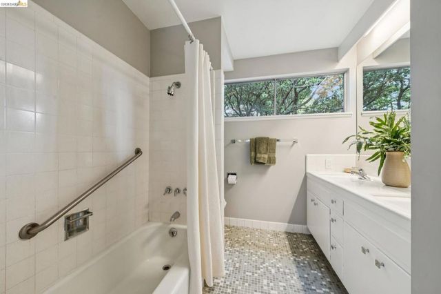 1427 Summit Rd, Berkeley, CA 94708