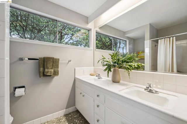 1427 Summit Rd, Berkeley, CA 94708