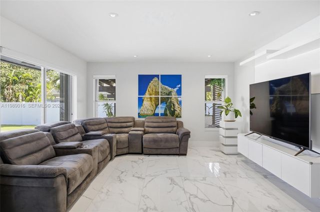 1010 SW 149th Ln, Sunrise, FL 33326