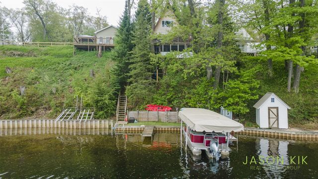 679 W Lincoln Avenue, White Cloud, MI 49349
