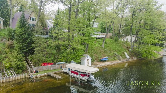 679 W Lincoln Avenue, White Cloud, MI 49349