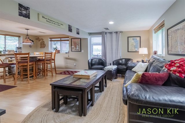 679 W Lincoln Avenue, White Cloud, MI 49349