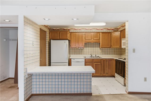 503 Clubhouse Dr, South Strabane, PA 15301