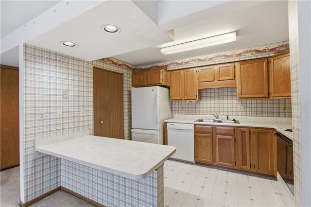 503 Clubhouse Dr, South Strabane, PA 15301