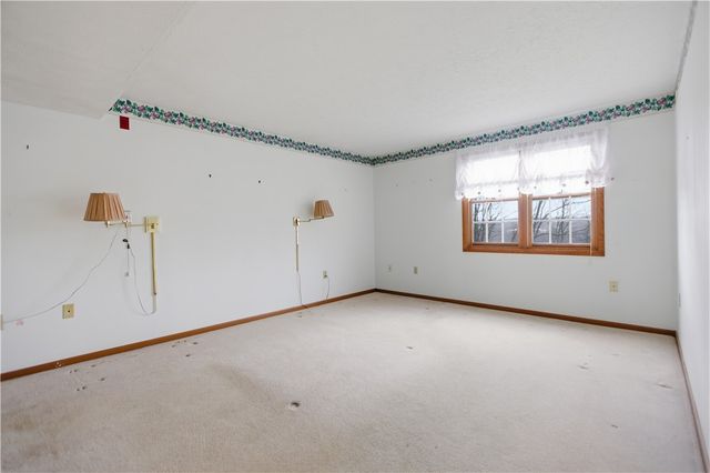 503 Clubhouse Dr, South Strabane, PA 15301