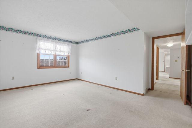 503 Clubhouse Dr, South Strabane, PA 15301