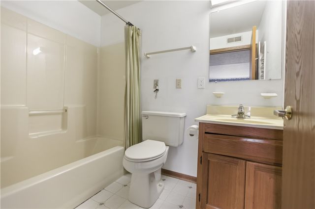 503 Clubhouse Dr, South Strabane, PA 15301