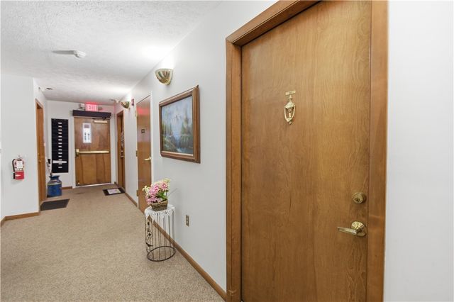 503 Clubhouse Dr, South Strabane, PA 15301