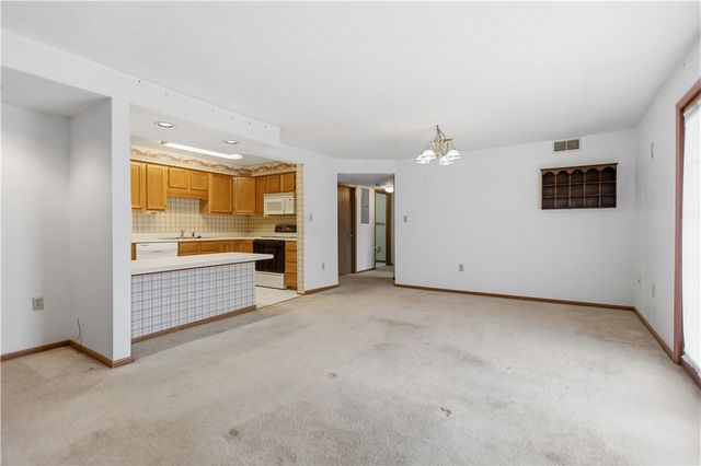 503 Clubhouse Dr, South Strabane, PA 15301