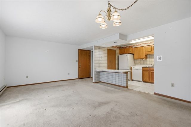 503 Clubhouse Dr, South Strabane, PA 15301