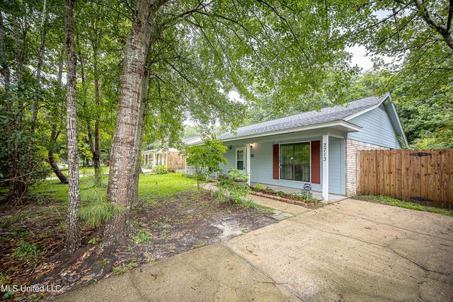 2713 N 6th Street, Ocean Springs, MS 39564